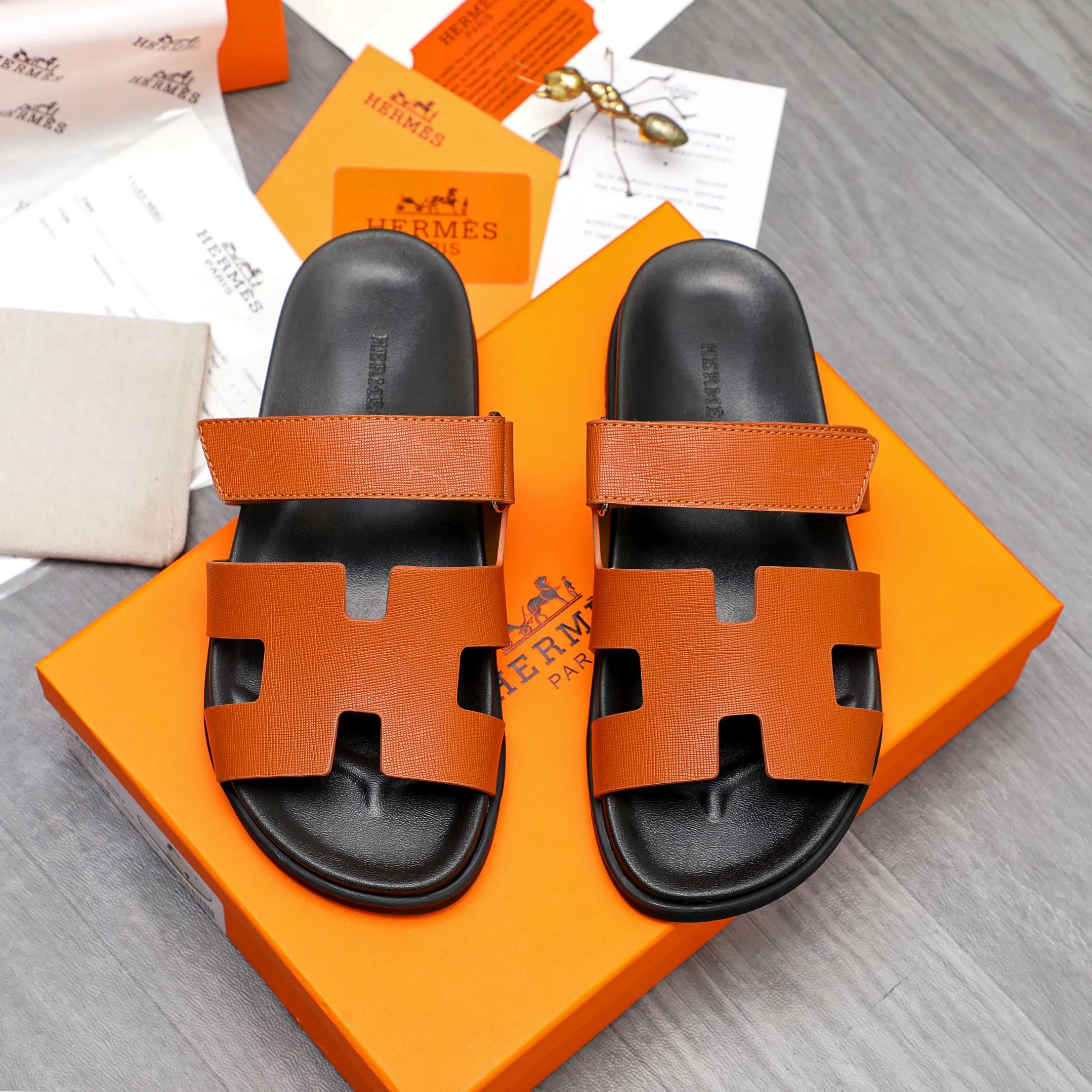 Men's shoes 💰340 Product trademark: Hermes "Hermes" Couple's slippers Regular size: 36-46 Product material: Selected vertical grain cowhide upper, microfiber lining, original outsole